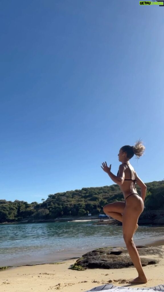 Júlia Mendes Instagram - Como vocês podem perceber: não precisa de muito. Apenas um corpo já é o suficiente. Se você tem um, você tem tudo! Bora?! 🙌🏼💪🏼☀️🙏🏼