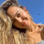 Júlia Mendes Instagram - Unidos da Calmaria! Quem mais curtindo o carnaval nesse ritmo maravilhoso? 💙🤌🏼✨🙌🏼
