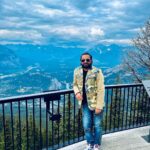 Jabar Abbas Instagram - Heaven on earth . Visited an amazing place #banff #Albarta canada . Thank you Syed Ahmad Umayma Sheikh and my brother Waseem Abbas for a wonderful day ❤️ love you all . Banff-Nationalpark