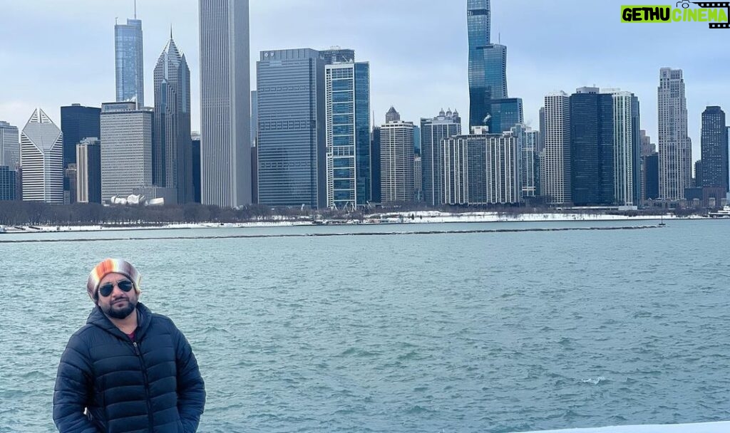 Jabar Abbas Instagram - Had an amazing time in Chicago USA with friends. These five days were unforgettable. Really want to thank you Azim bhai , Javed bhai , Imran Akhoond bhai , Javaria , Sohail Bhai ,saqib bhai and all who took out time for me from their busy schedules . Stay blessed you all will see you soon . Now In Toronto Canada going to have fun here ❤️❤️ #TeamJabarAbbas #JabarAbbas #artistlife #travel Remember in prayers
