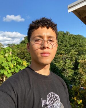 Jaboukie Young-White Instagram - got to visit fambly & reup on melanin before nyc winter hits and i go from sandy beige to straight guy pillowcase yellow