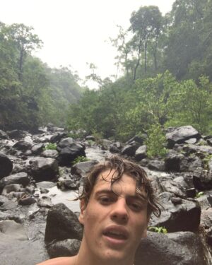 Jace Norman Instagram - Me attempting to take selfies in Kawai the my new favorite place. Living in a rain forest is a good idea