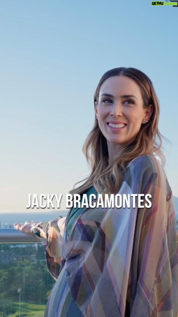 Jacqueline Bracamontes Instagram - ¡Nos encantó platicar con Jacky Bracamontes durante su escapada familiar a Vidanta! Ella compartió sus must para viajar y su momento favorito como aficionada al fútbol. ¡Unas vacaciones de ensueño! 🤩 #VacacionesFamiliares #SoloenVidanta #OnlyatVidanta #chivas Vidanta Nuevo Vallarta