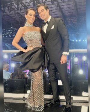 Jacqueline Bracamontes Instagram - Segundo look @missuniverse 👑 

vestido: @engerluces 
Styling: @karlabstyle 
Joyas: @charlielapson 
Glam: @laurasbarcelo 
Team: @xumalin @hectordt