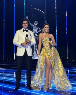 Jacqueline Bracamontes Instagram - MISS UNIVERSE 2023 EL SALVADOR 👑

Diseñador: @alejandrofajardovnzla 

Joyas: @charlielapson 

Stylist: @karlabstyle 

Glam: @laurasbarcelo 

Team: @xumalin @hectordt 

#missuniverso