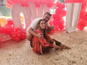 Jacqueline Bracamontes Instagram - 12 and counting!!! Feliz aniversario amor @mft07 !!! La más feliz de compartir mi vida contigo y con nuestras nenas!!! Obvio hay ups and downs… pero lo importante es que siempre ganen los buenos momentos, las risas y la paz… #happyanniversary #felizaniversario ❤️