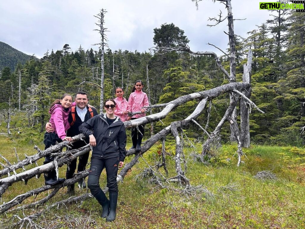 Jacqueline Bracamontes Instagram - Seguimos en Alaska y hoy fuimos a hacer por primera vez #bushwalking y fue supeeeer divertido!! (Pronto les pongo un video en facebook con todos los detalles!!!) @mft07