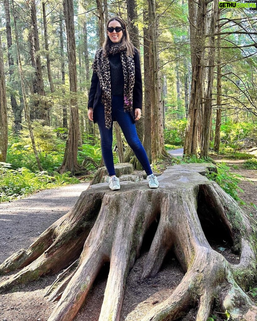 Jacqueline Bracamontes Instagram - Descubriendo #Sitka en #Alaska 😍😎 Sitka National Historical Park