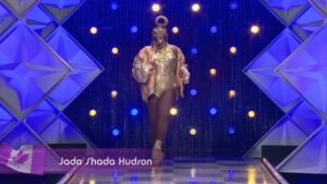 Jada Shada Hudson Instagram - ⏰What Time is It? …. ⭐️Category is Sleeves⭐️
.
.
She’s  a WINNER BABY 🏆🥇🏆⭐️⭐️⭐️⭐️
.
💇🏾‍♀️ @wigzaddy 
🪡 @leelandxo 
👢 @weareshoefreaks 
💅🏾 @clorebeauty 
📸 @colingaudet45 

Inspiration by @christiancowan watch gloves that was made for @iamcardib @kollincarter in 💵MONEY💵music video😜. 
.
Shout out to my sis @sofondato she had some watches to do the gloves a few years ago and when I told her my idea she surprised me and gifted me the ones she had😘 and we bought way more for this amazing stunning look💰

. Watch #CanadasDragRace now on @wowpresentsplus worldwide (ex. Canada) and @cravecanada in Canada 🏁 @canadasdragrace #canadasdragraceseason3 #crave #dragrace #jadashadahudson #sleeves #cardib #christiancowan