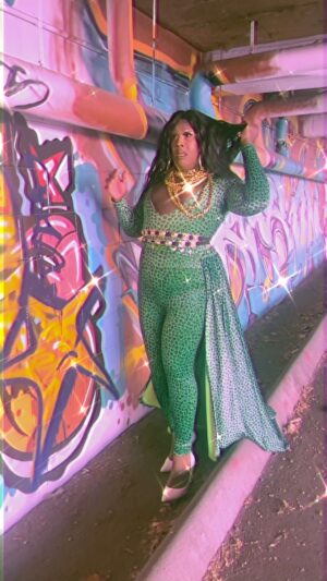 Jada Shada Hudson Instagram - ✅ What’s It Giving ? #bossbitch 
.
.
.
.
.
.
🎥: @dooleynotedproductions 
👗: @xtinamonroe 
📀: @latto777