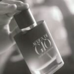 Jaime Lorente Instagram - ¿Aún no sabes qué pedirle a los Reyes...? En blanco y negro o en color, yo lo tengo claro: mi perfume #AcquaDiGio @ArmaniBeauty #Publi