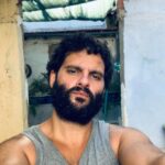 Jaime Lorente Instagram - Soy poco de hacer publicaciones Mr. wonderful por cumpleaños, de hecho creo que va bastante en contra de la relación que he creado contigo @miguelangelpuro . Pero me apetece bastante fardar de colega, de hermano, de la persona con la que llevo trabajando años para dar luz a lo que se nos viene. Me haces mejor persona y tenerte al lado es un privilegio. Al final necesitábamos un camión para que nos cupiese todo lo que tenemos que contar. Hoy es tu cumpleaños, pero mañana no, asique no te flipes. Te quiero. 🚤🚤🚤