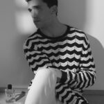 Jaime Lorente Instagram - No hay Navidad sin árbol, sin roscón... y sin #AcquaDiGio . FELICES FIESTAS con @armanibeauty #publi