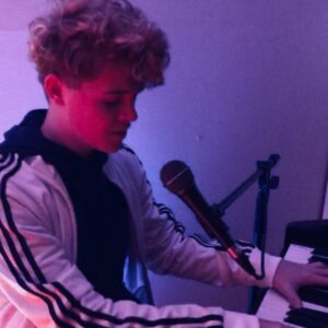Jake Katzman Instagram - My Cover Spin  on the song LONELY! You can’t deny JB is an awesome songwriter even if it is not your type of music!
.
.
.
.
.
.
.
#lonely #coversong #teensinger #teen #singer  #musician #justinbieber @justinbieber #pop #tiktok #singfromthesoul #noproduction #nofilter @jakekatzman #jakekatzman #viral #trending #youngsinger