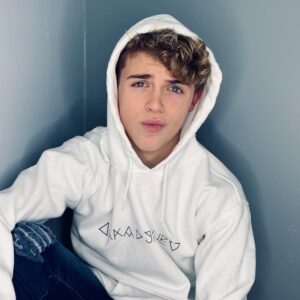 Jake Katzman Instagram - Check Out My New Interview with About Insider! Copy paste link https://www.instagram.com/p/CHINfJYhJRj/?igshid=l3p635oxdoxe
.
.
.
.
.
@aboutinsidercom #aboutinsider @gtkprtalent @jakekatzman #jakekatzman @lavalphoto #singer #teensinger #music #singersongwriter #hiphop #spotify #interview #teen #teenstyle #grateful #newmusiccomingsoon #beats