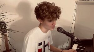 Jake Katzman Instagram - #telepatía
Song by @kaliuchis #coversong #spanish #musician #singer #teen
#instagram #jakekatzman #grateful