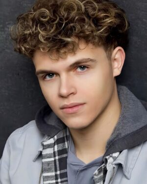 Jake Katzman Instagram - Some headshots by the talented @lisalynnphotodesign More to come….
.
.
.
.
.
.
#headshots #teen #actor #model #singer #songwriter #fashion #style
