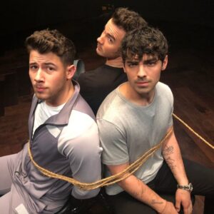 James Corden Instagram - Last night was our 600th @latelateshow and I would like to thank these three fantastic guys for making it such a fun one! #LateLateJonas @jonasbrothers x