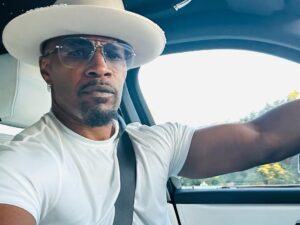 Jamie Foxx Instagram - #swipeleft #backinthedriversseat #blessed