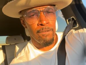 Jamie Foxx Instagram - #swipeleft #backinthedriversseat #blessed