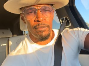 Jamie Foxx Instagram - #swipeleft #backinthedriversseat #blessed
