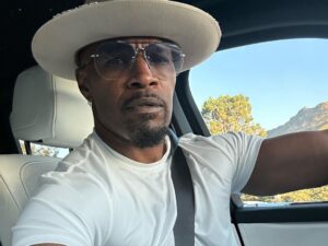 Jamie Foxx Instagram - #swipeleft #backinthedriversseat #blessed