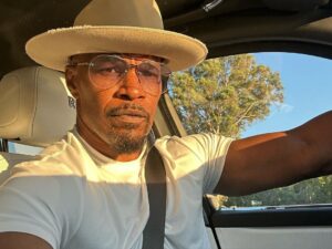 Jamie Foxx Instagram - #swipeleft #backinthedriversseat #blessed