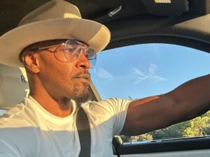 Jamie Foxx Instagram - #swipeleft #backinthedriversseat #blessed