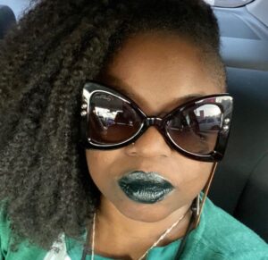 Jamie Foxx Instagram - Happy birthday to my beautiful for sister  @frequency11 “D”… you are magical you are beautiful you are the courageous lionesses #leoseason  And without you I would not be here… had you not made the decisions that you made I would’ve lost my life…. I love you forever and ever happy birthday sis  #swipeleft