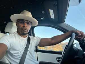 Jamie Foxx Instagram - #swipeleft #backinthedriversseat #blessed