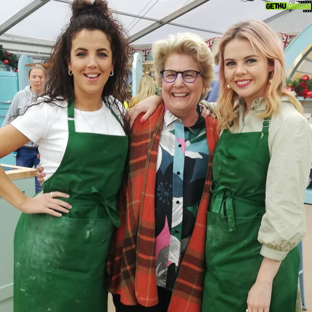 Jamie Lee O'Donnell Instagram - Such class craic! Thanks @britishbakeoff for having us and well done to @saoirsemonicajackson !! ❤ So glad everyone enjoyed watching it as much as we enjoyed making it. Thanks for the support folks 😘