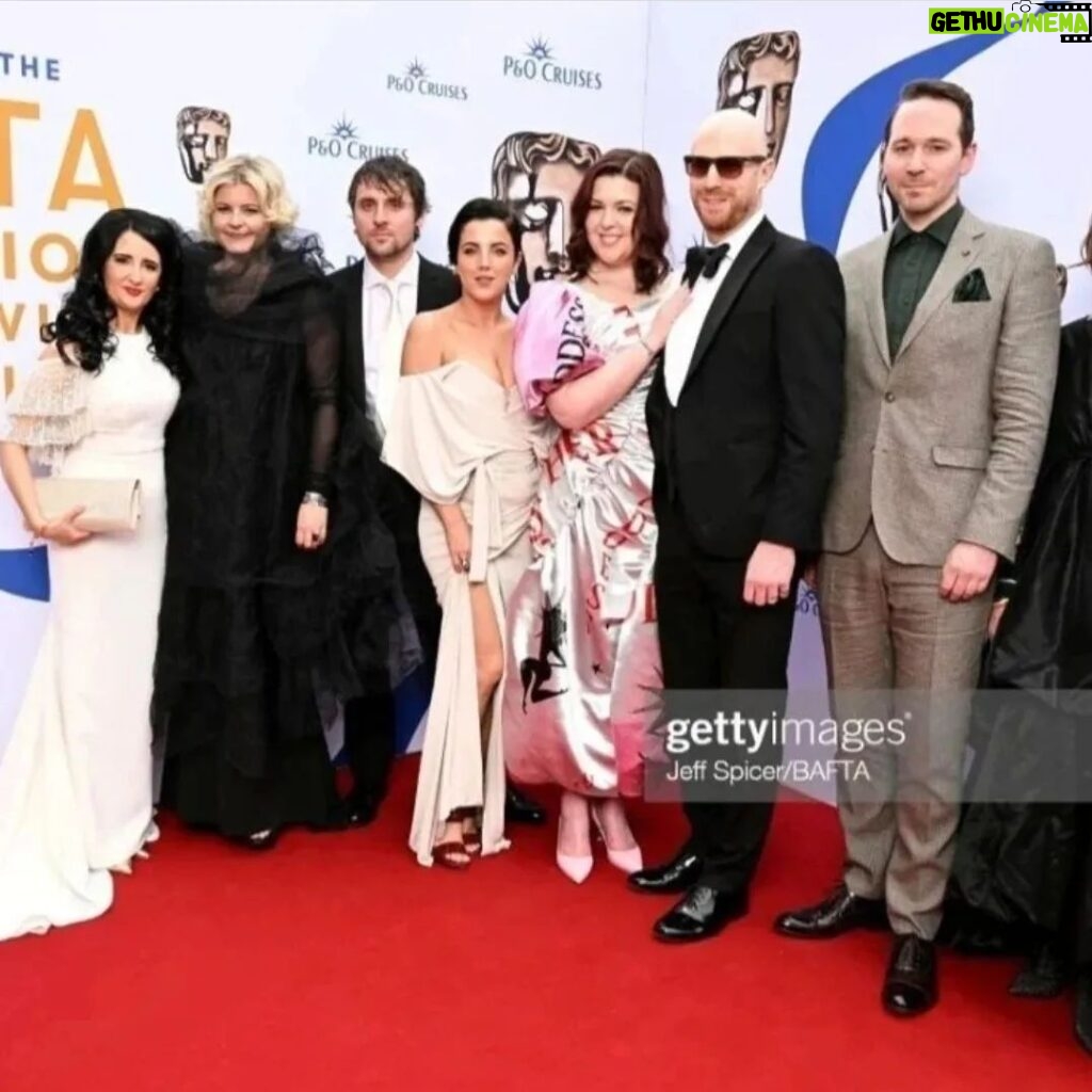 Jamie Lee O'Donnell Instagram - What an end to an amazing experience #bafta #Derrygirls 👗 @mrsemilyevans 💇‍♀💄 @sophieroseknox @suedederry 🌝 @leighnaturaltouch Thanks 🥰