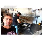 Jan Kopečný Instagram - Jo a taky dělali novej vozejk … Teda @petrrysavyofficial dělal … protože, když chceš mít kapelu, potřebuješ vozejk přecé … @botoxmusic @bouraci.art #jankopecny #fotkatywoe #bestoftheday #jk #me #botox #botoxmusic #tyaja #🇨🇿 #💋