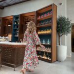 Jane Hall Instagram - Just casually hanging at the Lobby Bar @babalshamshotel wearing divine silk frock from @bonne.com.au . These dresses are perfection, and truly worth a look. I will show you more as we continue our @luxury.escapes adventure! 💕❤️💕