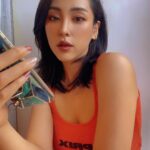 Jane Wu Instagram - Beautiful gift❤️ #vertu #selfie #chinesegirl Beijing, China