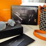 Jane Wu Instagram - Beautiful gift❤️ #vertu #selfie #chinesegirl Beijing, China