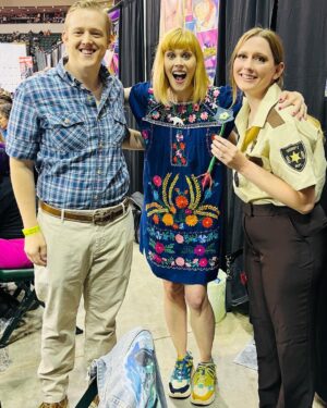 Janet Varney Instagram - I met an Evie & Stan today at @greateraustincomiccon & my heart sang!! #stanagainstevil 🥰 @danagould @deborahbakerjr @ifc