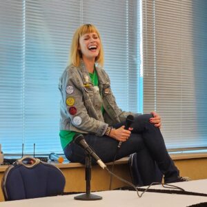 Janet Varney Instagram - @thejvclub Janet Varney is our new hero! We loved her so much at Sci-Fi Valley Con! She is such a ray of sunshine and she hands out joy like it’s candy in her pocket. Can’t wait to see her back soon. Thank you so much @hey3lizabeth for capturing Janet’s bright spirit!!! 💙