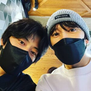 Jang Seung-jo Instagram - #오랜만에외출 #악마판사를만남
#손편지써주신분 #감사해요🙏
