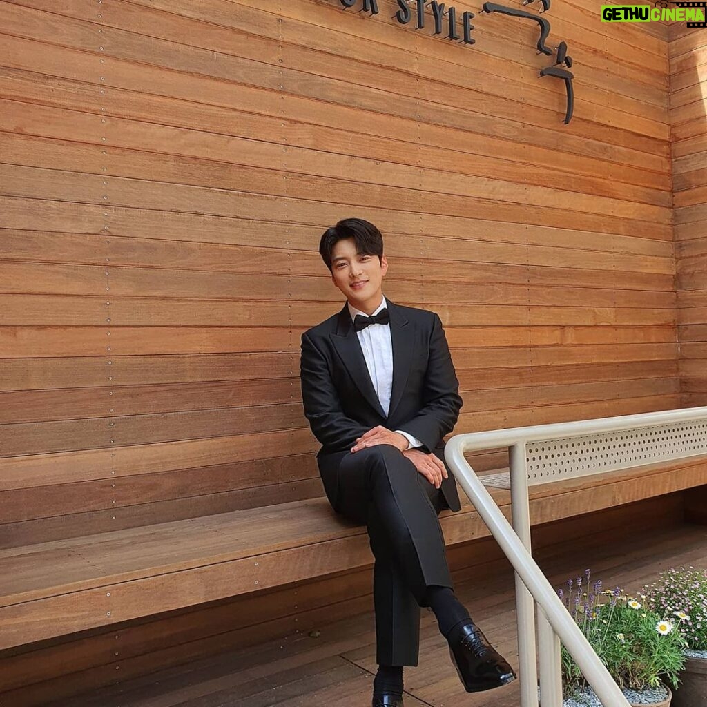 Jang Seung-jo Instagram - #백상예술대상🏆 #수상하신모든분들축하드립니다🎉 #영광이었습니다🙏