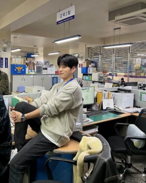 Jang Seung-jo Instagram - #그리워질시간들
#모범형사2
#오지혁🤗