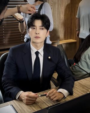 Jang Seung-jo Instagram - #남이될수있을까 
#구은범
#2023.1
#많관부❤️
#ENA