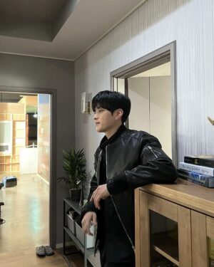 Jang Seung-jo Instagram - #모범데이 
#모범형사2 
#오늘밤10시30분에만나요❤️ 
#고맙습니다🙏🏻