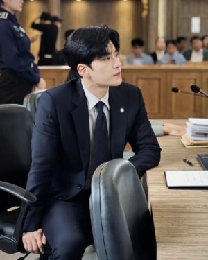 Jang Seung-jo Instagram - #남이될수있을까 
#구은범
#2023.1
#많관부❤️
#ENA