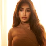 Janhvi Kapoor Instagram - 🦂