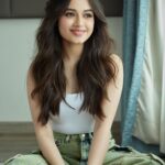 Jannat Zubair Rahmani Instagram - Felt cute 🌸🌸 @rohanshrestha Makeup: @stacygomes Assisted by: @remtygarg_makeupartistry Styling: @namitaaalexander Styling Team: @___rakshitasharma Pants @freakinsindia Hair: @hairstylist_madhav2.0