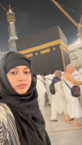 Jannat Zubair Rahmani Instagram - In the end it’s just you and Allah 💫 May Allah accept all our Duas and Umrahs @cosmictours 🤲