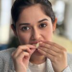 Jannat Zubair Rahmani Instagram - Instagram VS reality 🤫 Pune, Maharashtra