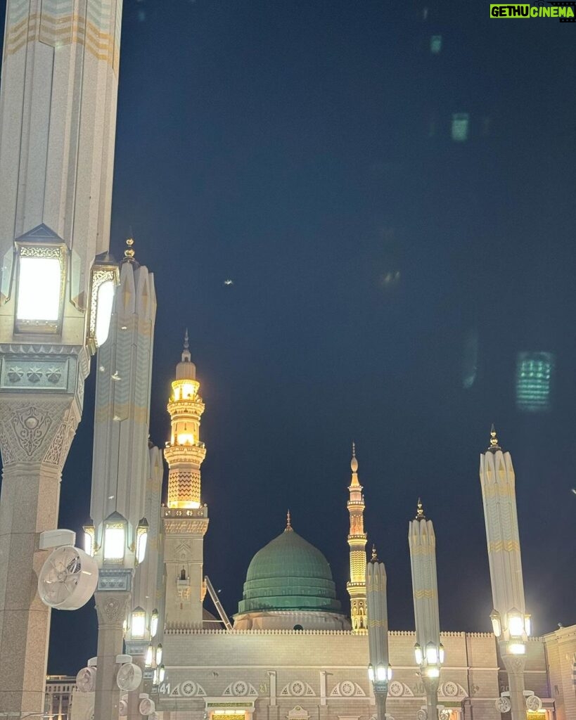 Jannat Zubair Rahmani Instagram - Aao Madine chalein 💫 Jazakallah Khair 🤲 @cosmictours