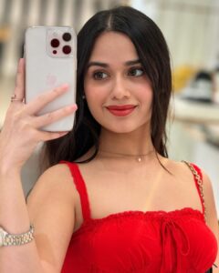Jannat Zubair Rahmani Instagram - Just a red bit obsessed ❣️ Dubai Mall
